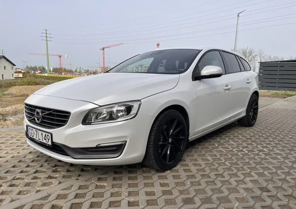 volvo v60 pomorskie Volvo V60 cena 39900 przebieg: 235000, rok produkcji 2014 z Gdańsk